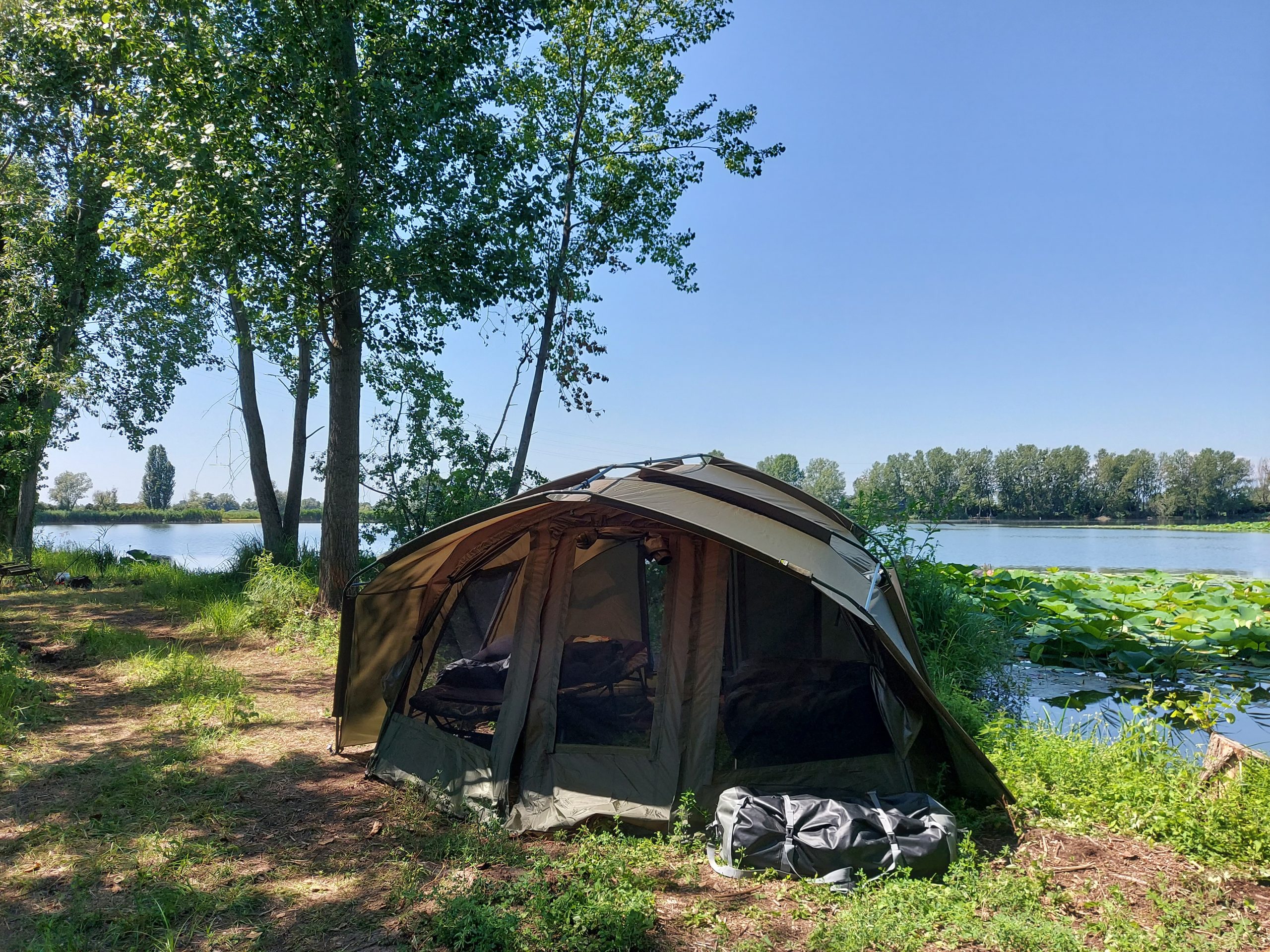 Karpfenzelt am Lago Superiore Wallercamp Zelt am Lago Superiore