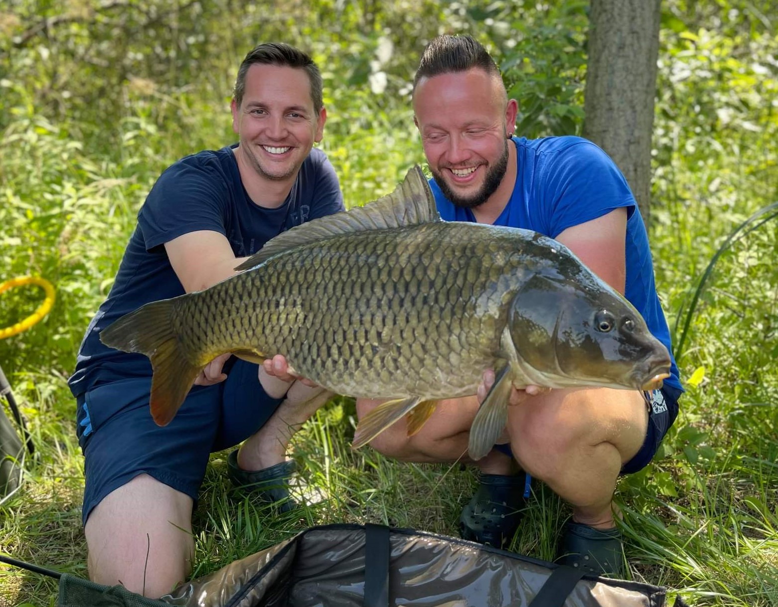 Schuppenkarpfen Wallercamp Lago Superiore Vater Sohn Fang Kapitaler Schuppenkarpfen
