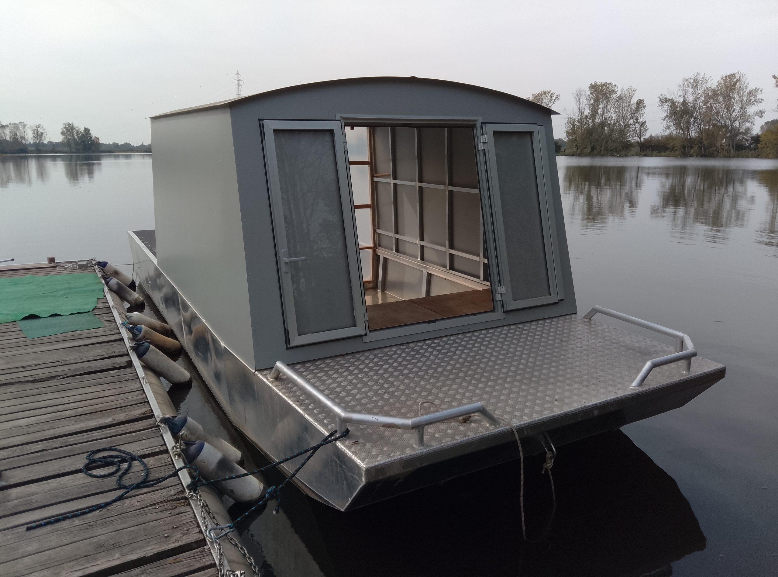 Alumonster von Vorne Innenansicht Wallerboot