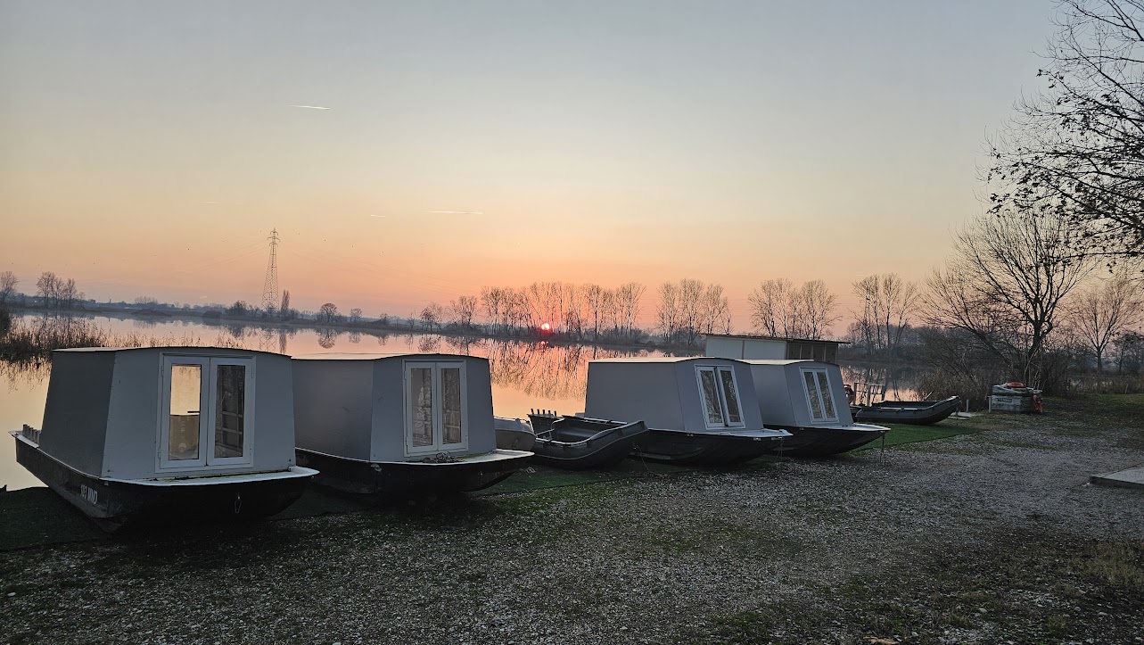 Bootsflotte im Hafen Bootsflotte Waller Camp Lago Superiore