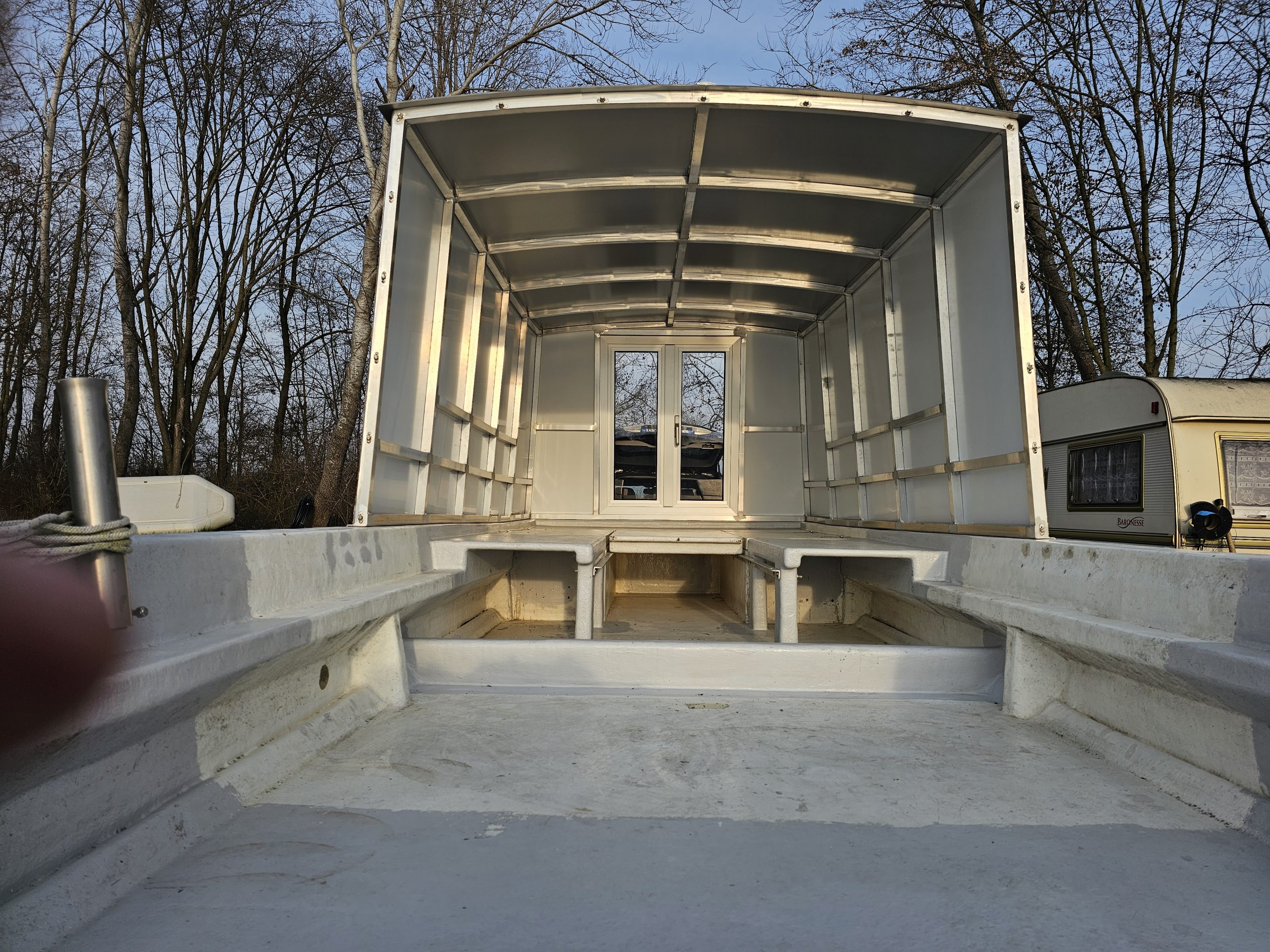 Innenansicht Boot mit Kisten XXL Wallerboot ohne Kisten