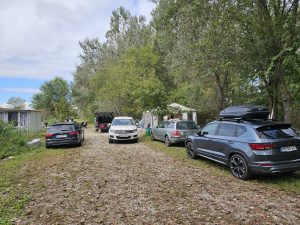 Eigener Parkplatz direkt am Wasser